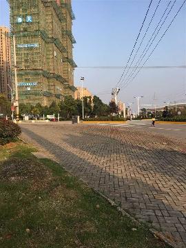 芜湖县湾沚镇城南电信机房以东、南湖路以北国有建设用地使用权拍卖交易公告