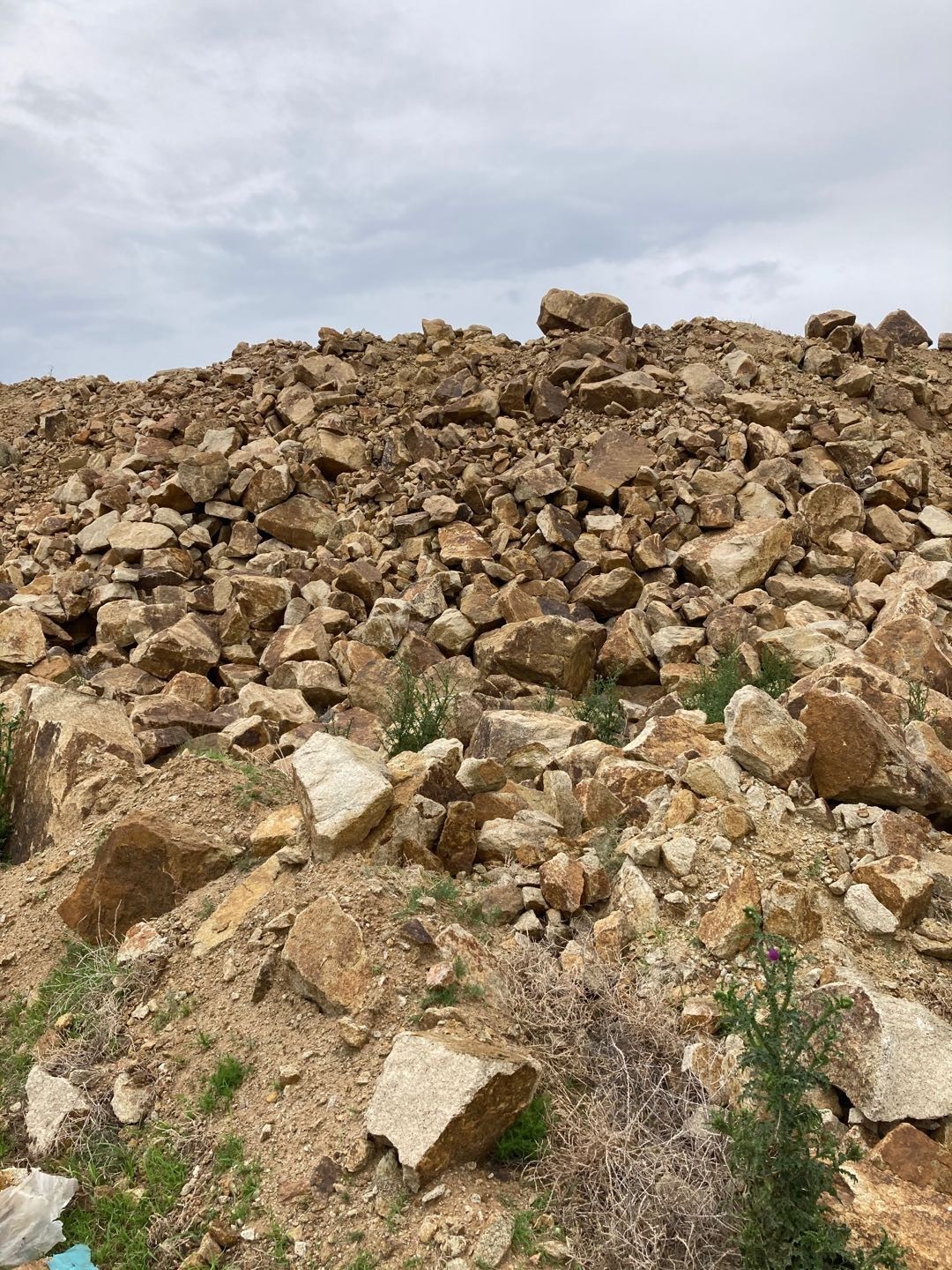 约8万立方米山皮石转让第五标包(挂牌底价为21.15元/立方米)交易公告