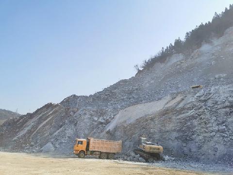 池州市贵池区大唐矿业有限公司刘街石灰石矿矿山地质环境恢复治理过程中产生的乱毛石公告