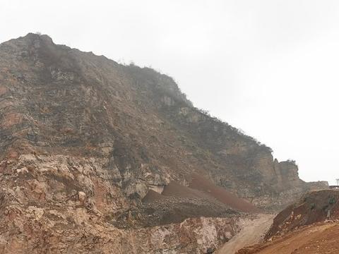 东至县香口溶剂用灰岩矿可视靠帮台阶地质环境恢复治理过程中产生的界外矿石资源转让公告