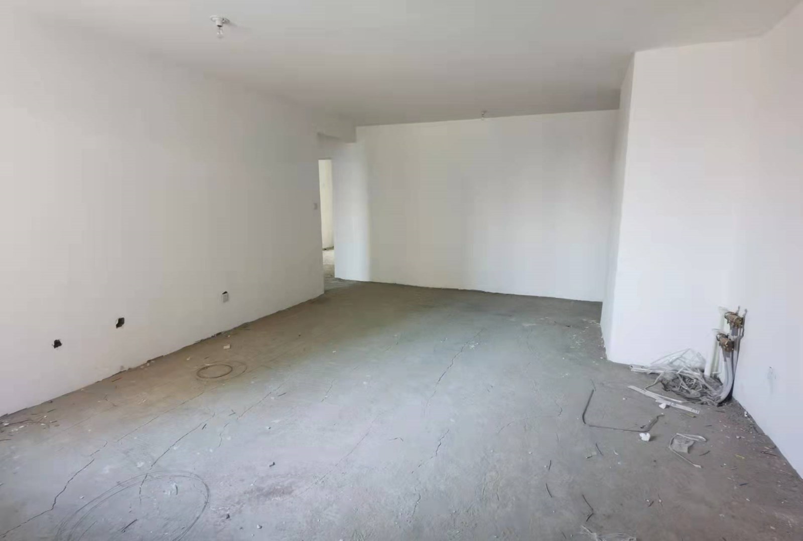 呼和浩特市玉泉区鄂尔多斯西街食品公司500米路南水岸青城住宅9号楼2单301房产转让交易公告