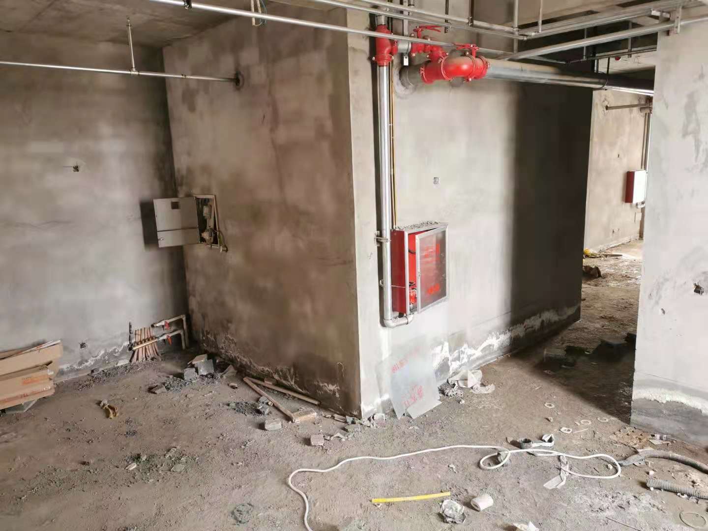 锡林浩特市华新小区10号楼1楼商铺由东往西第1间房产招租（年租金25500元，租期3年）交易公告