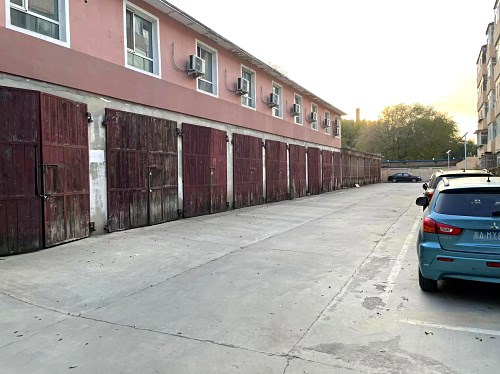 呼和浩特市新城区东护城河南街计委宿舍院内2号车库招租（年租金底价5750元，租期3年）第二后勤服务中心交易公告