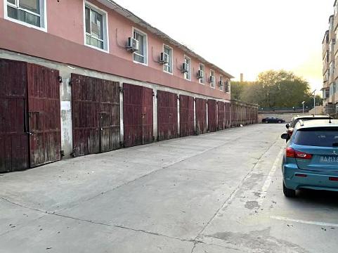 呼和浩特市新城区东护城河南街计委宿舍院内2号车库招租（年租金底价5750元，租期3年）第二后勤服务中心交易公告