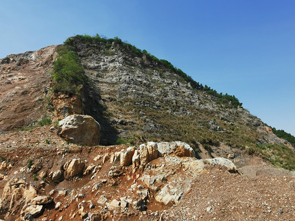 东至县香隅镇原香山矿区7号宕口高陡边坡安全隐患治理工程产生的矿石资源转让公告