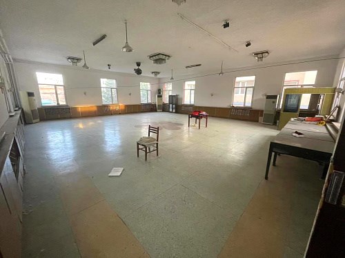 呼和浩特市新城区东护城河南街计委宿舍院内2层办公房地产招租（原老干部活动室,年租金底价108405元，租期3年）第二后勤服务中心交易公告