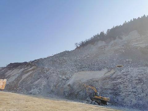池州市贵池区大唐矿业有限公司刘街石灰石矿矿山地质环境恢复治理过程中产生的乱毛石公告