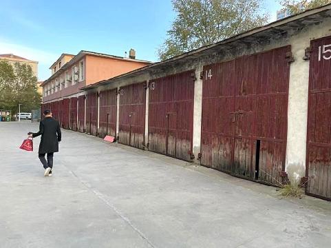 呼和浩特市新城区东护城河南街计委宿舍院内2号车库招租（年租金底价6388元，租期3年）第二后勤服务中心交易公告