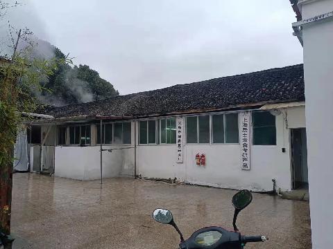 赤岸镇朱店村凤林山地块房屋招租