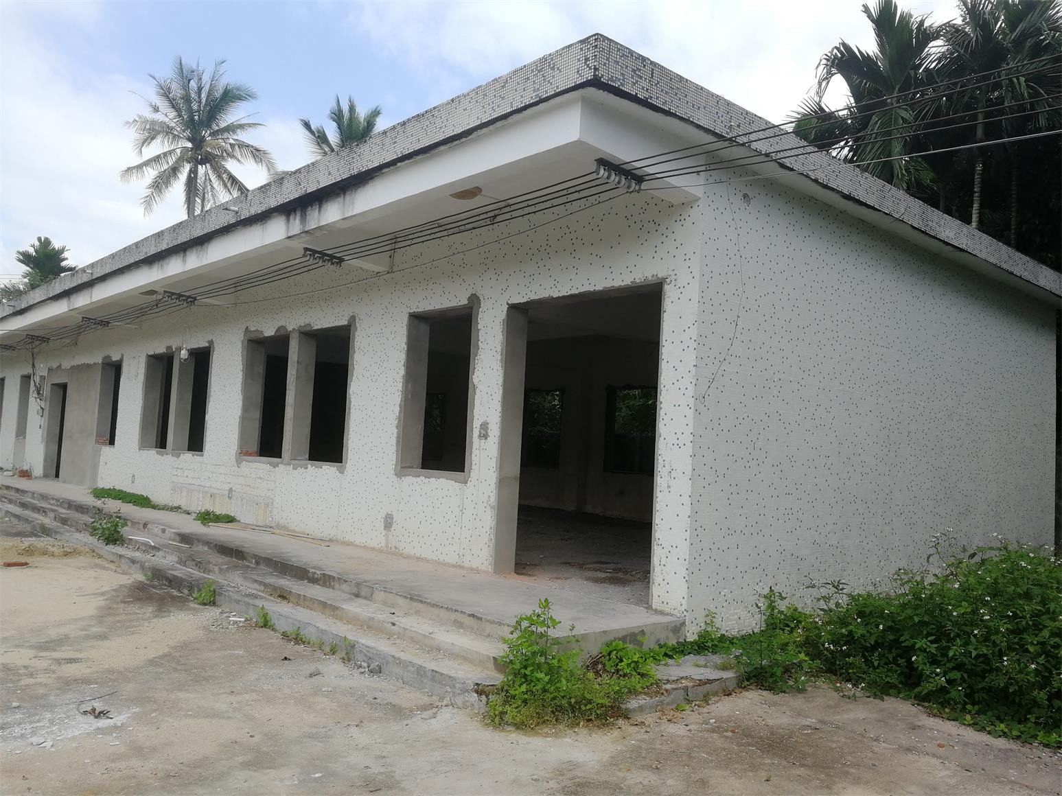 琼中县红毛镇原红毛中学国有土地使用权及地上建筑物挂牌转让公告