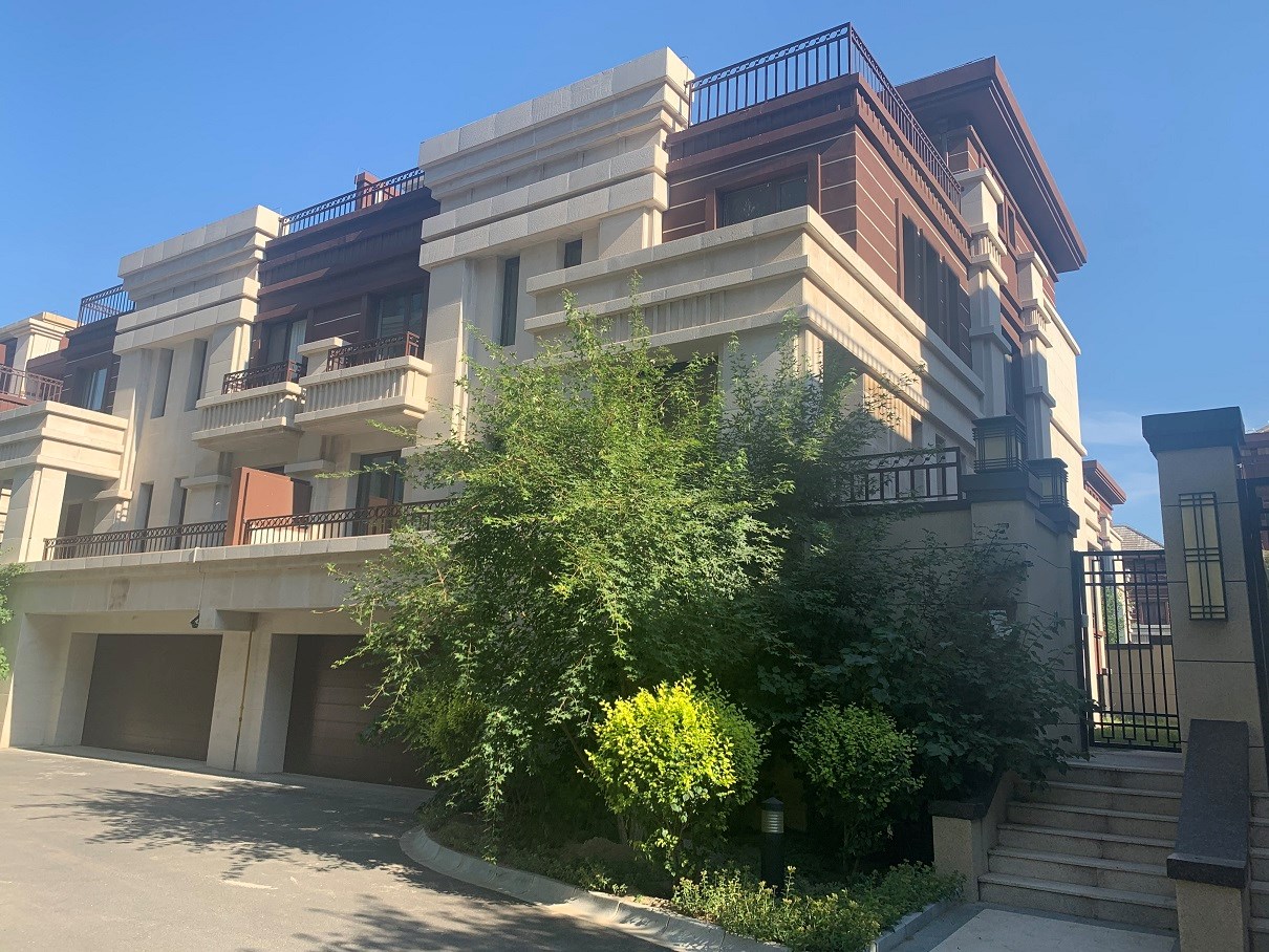 内蒙古自治区通辽市科尔沁区泰丰悦熙台小区34#-101号房产和1个车库