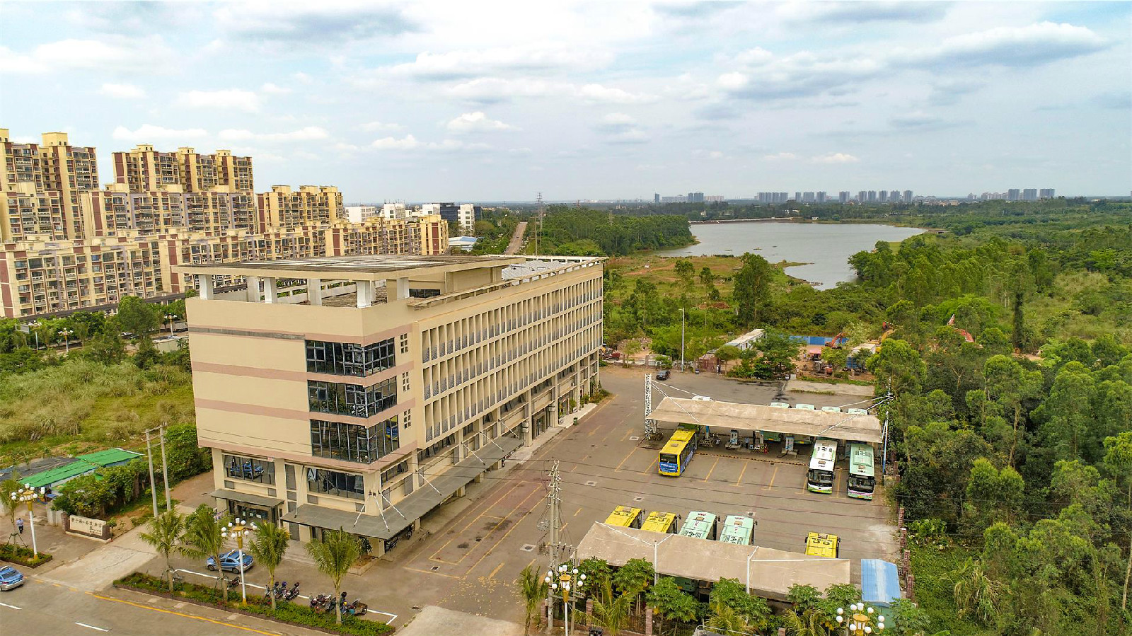 海口市狮子岭公交场站调度综合楼第五层招租公告