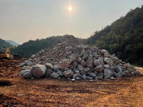 池州金桥投资集团有限公司关于贵池区富莱斯德工业场地堆放的石料转让公告