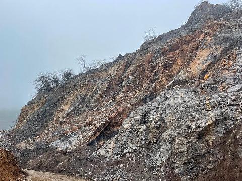 池州金桥投资集团有限公司关于贵池区一处矿山开拓公路高陡边坡隐患治理区动用资源转让公告