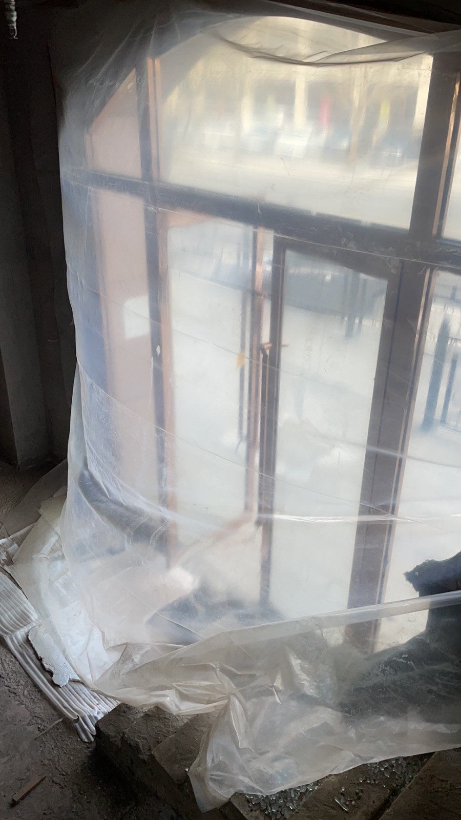 锡林浩特市华新小区9号楼1楼商铺由东往西第10间和第11间房产打包招租（年租金24600元，租期3年）交易公告