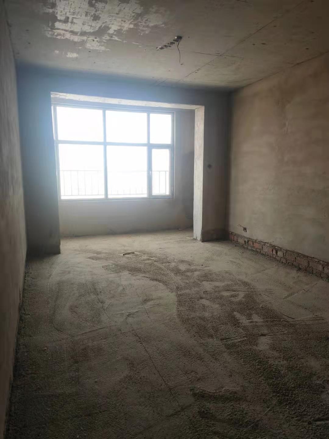 乌兰察布市察哈尔右翼中旗中景豪庭商住小区2B号楼3单元4楼西户房产转让交易公告