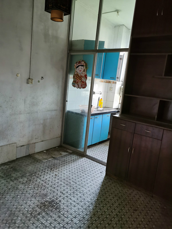 广西北部湾银行股份有限公司贵港分行持有的位于贵港市中山中路155-3号教委大院1幢2单元501号（原法院裁定书为503号）房产转让项目交易公告