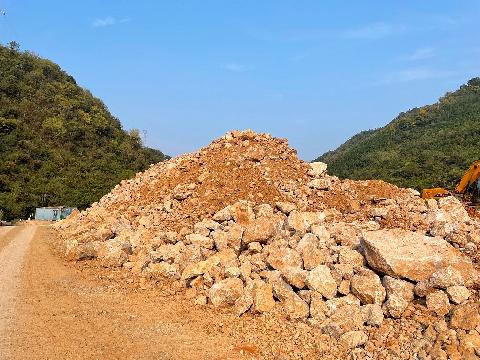 池州金桥投资集团有限公司关于贵池区富莱斯德工业场地堆放的石料转让公告