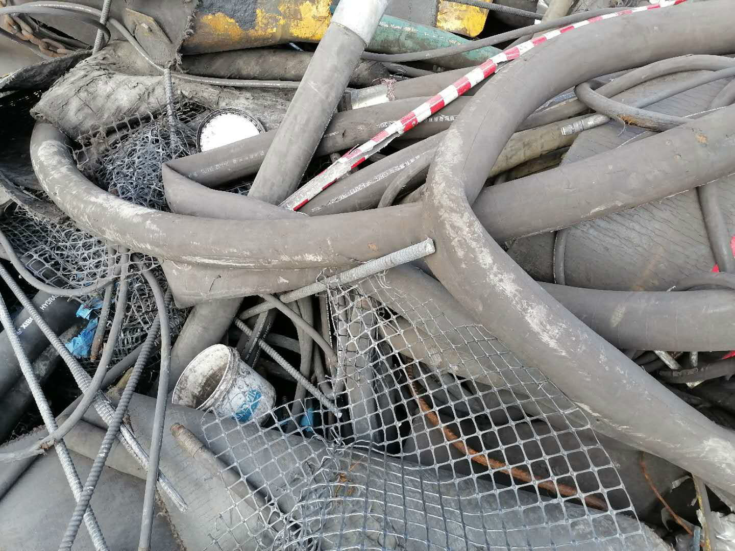 约60吨废旧橡胶制品转让（神华亿利能源黄玉川煤矿）（挂牌底价为500元/吨）二次公告交易公告