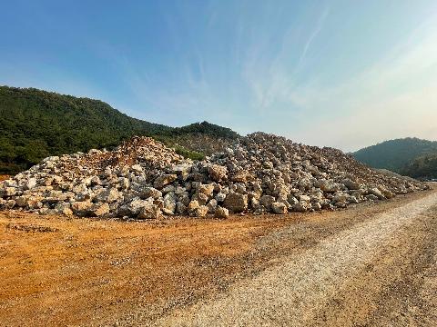 池州金桥投资集团有限公司关于贵池区富莱斯德工业场地堆放的石料转让公告