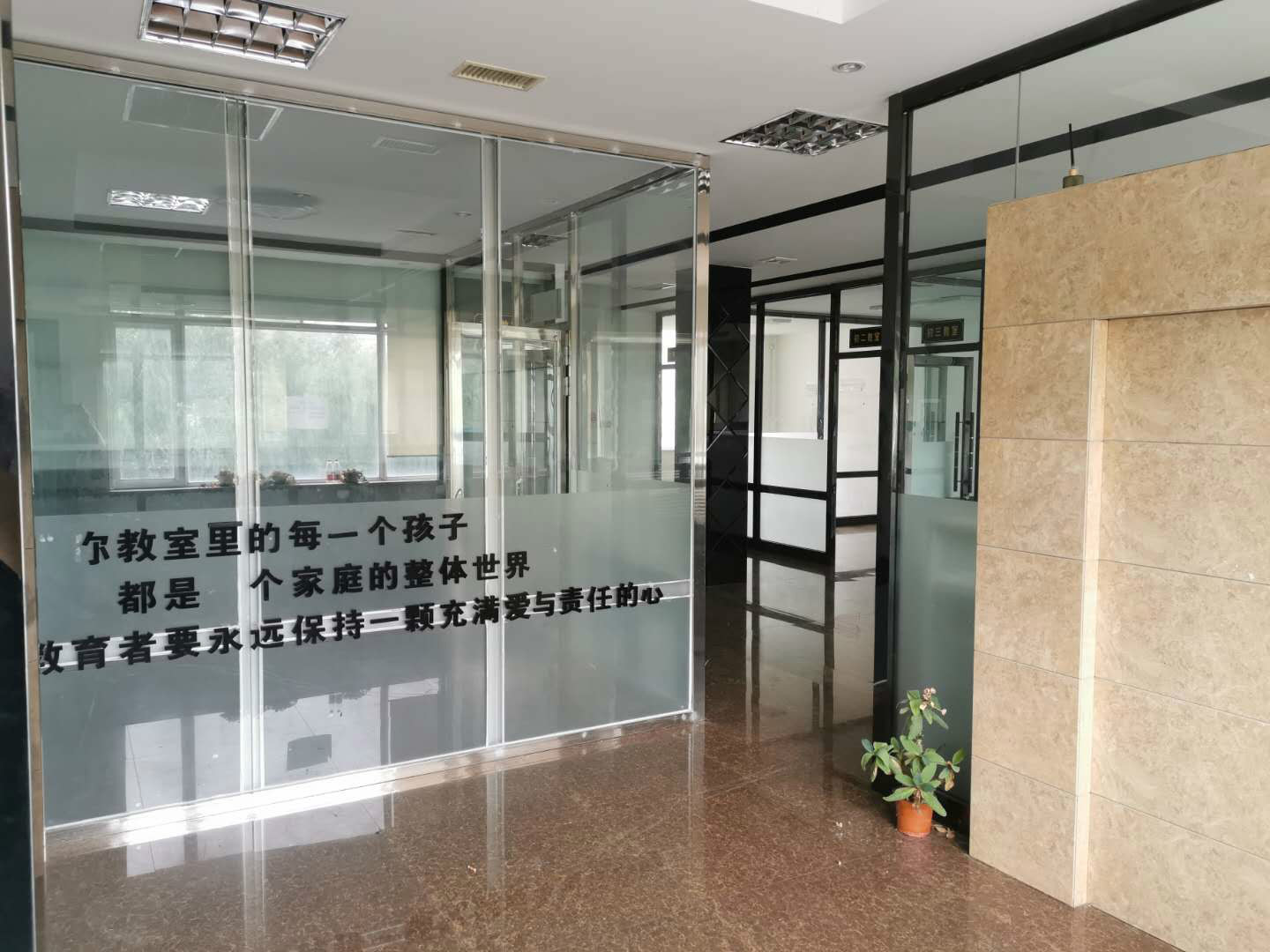 内蒙古通辽市科尔沁区天赐良园小区商网2楼1单元2层商网2楼-/-2-3、商网2楼-/-2-4商业房产整体招租（年租金63000元，租期3年）交易公告