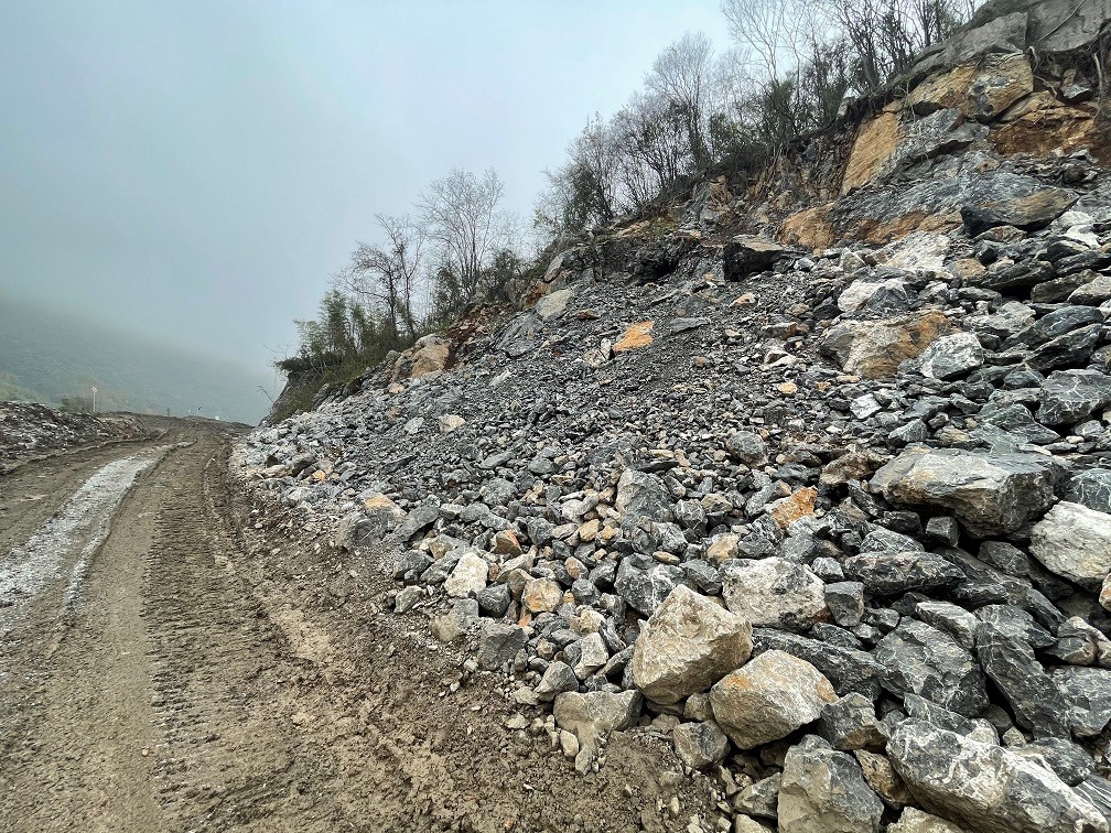 池州金桥投资集团有限公司关于贵池区一处矿山开拓运输道路动用土石资源转让公告