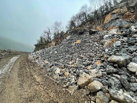 池州金桥投资集团有限公司关于贵池区一处矿山开拓运输道路动用土石资源转让公告