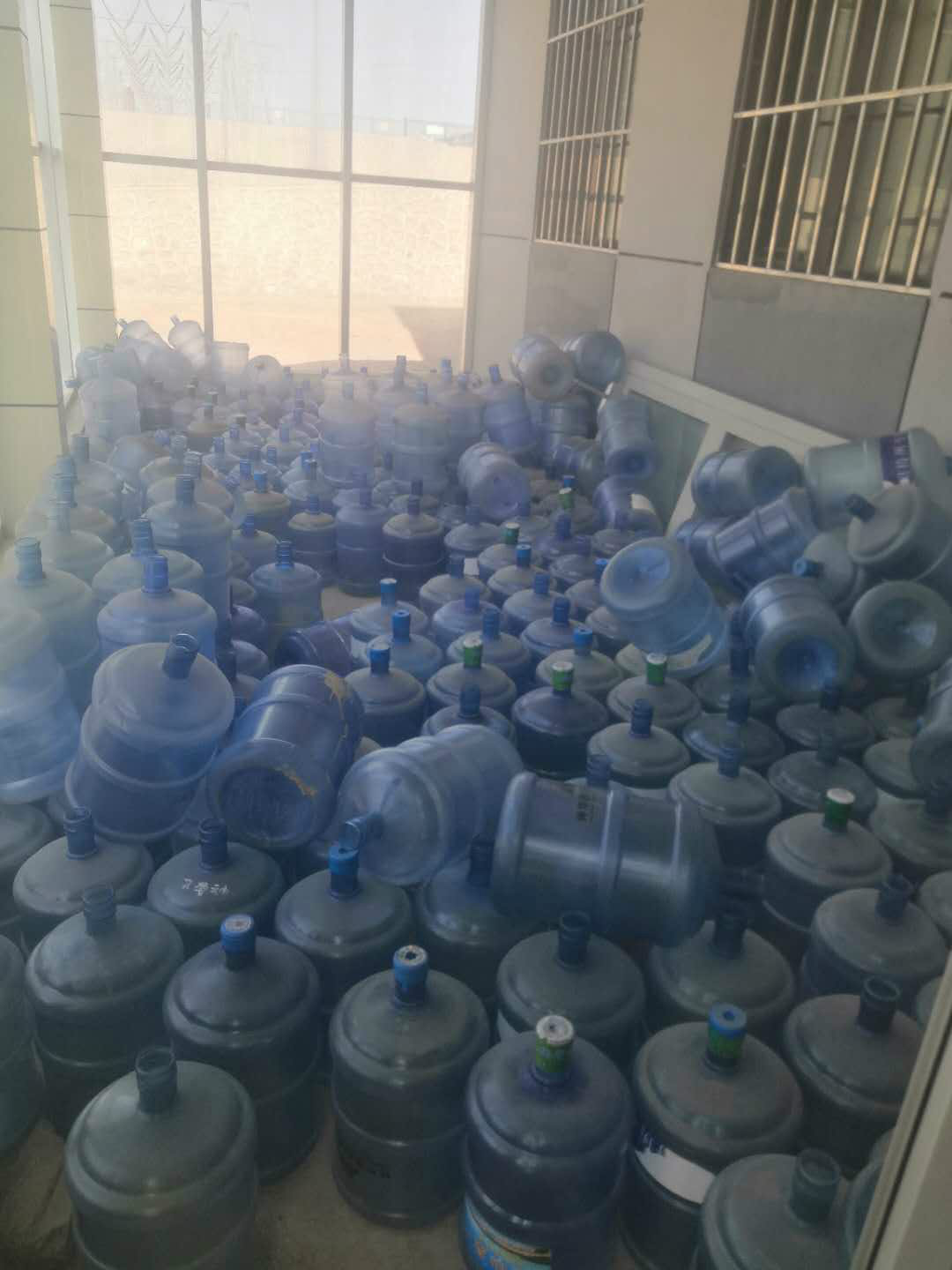 约268个空纯净水桶转让（花园电厂）（挂牌底价为2元/个）交易公告