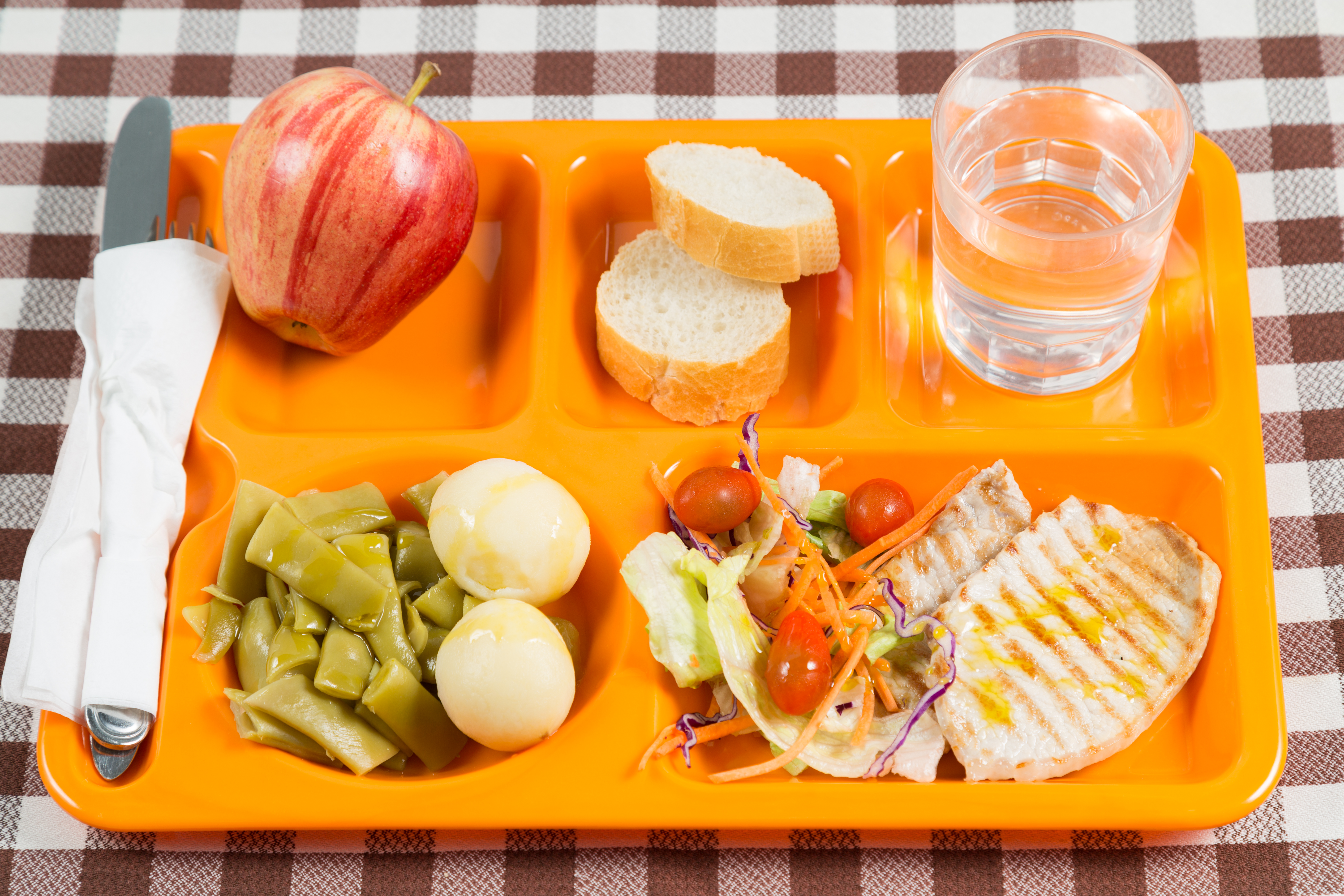 触目惊心!学校食堂成了攫金“后花园”!守护好孩子的“盘中餐”已成为当务之急!