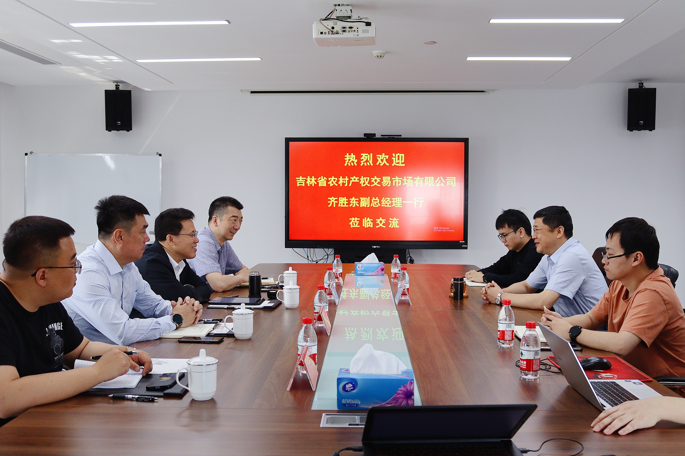 吉林省农村产权交易市场副总经理齐胜东一行到访易交易