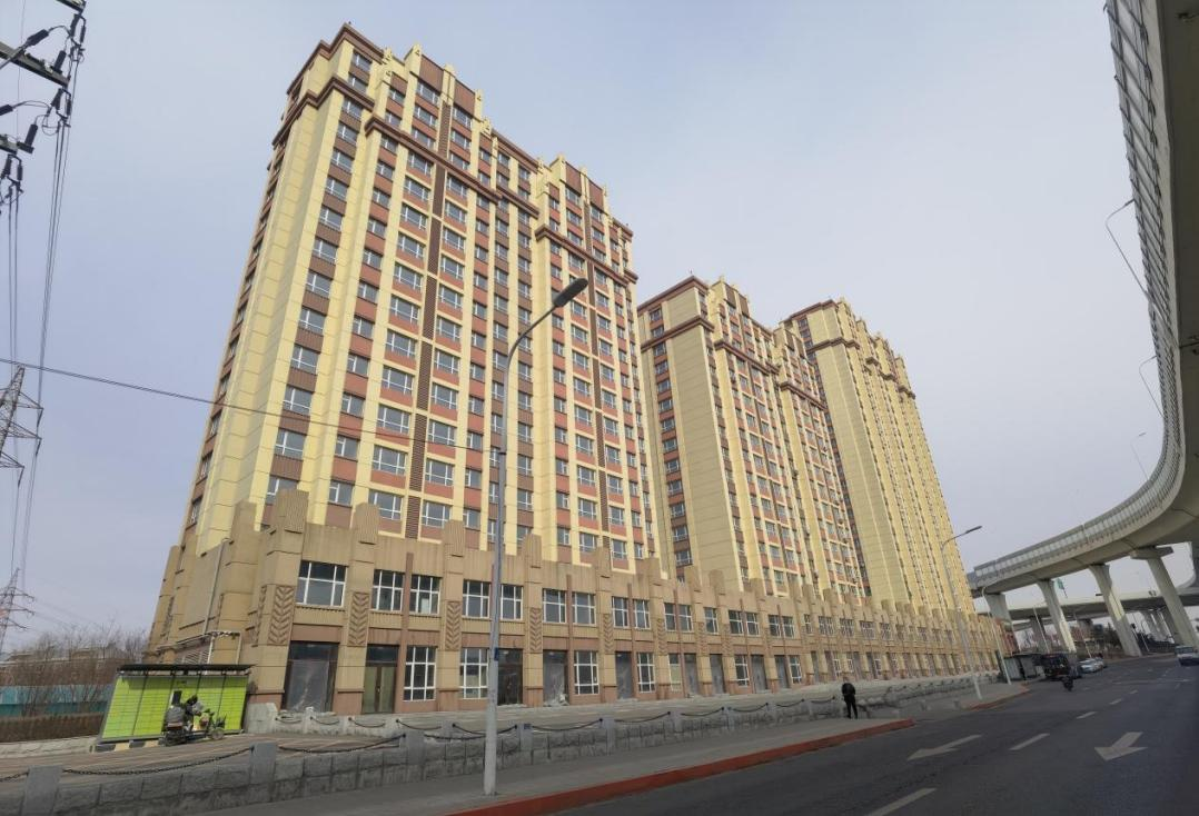位于长春市朝阳区西部快速路开运街下桥口城建公寓开运街店（原交建宿舍楼）一楼门市出租
