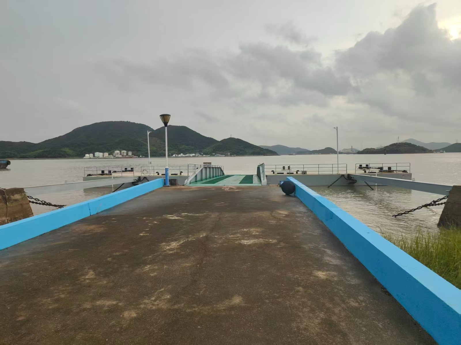 中化兴中石油转运（舟山）有限公司趸船浮码头出租项目 